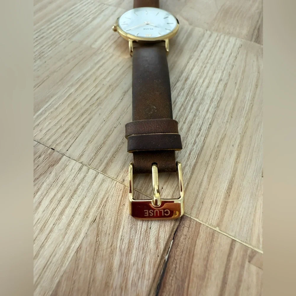 Cluse ladies gold tone brown leather watch NEW BATTERY